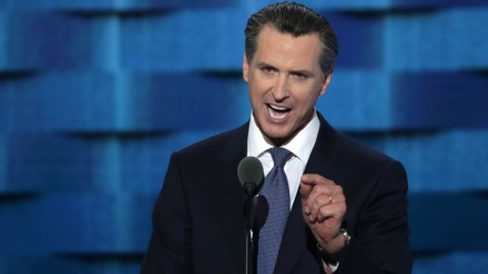 מושל קליפורניה, מתנגד לחתימתו של טראמפ על מצב חירום לאומי לצורך בניית החומה