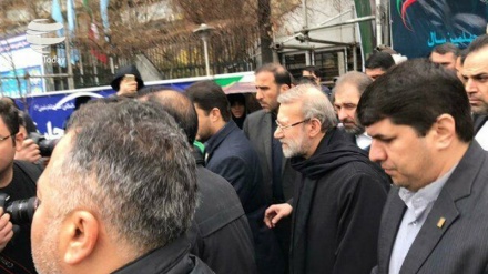 Autoridades iraníes marchan junto al pueblo por la victoria de Revolución Islámica (fotos)