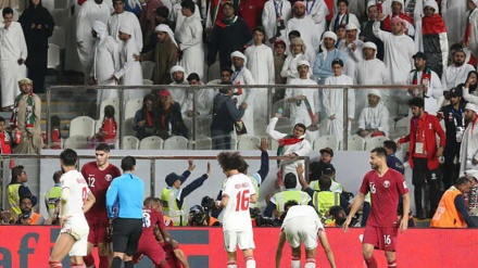 ＵＡＥで、カタールサッカー代表のユニフォームを着た英国人が逮捕