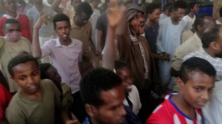 Sudanese rally to urge release of women protesters, clash with police