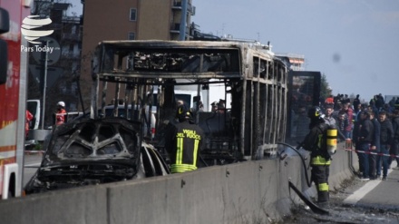 İtalya'da şoför içi öğrenci dolu olan otobüsü kaçırıp yaktı