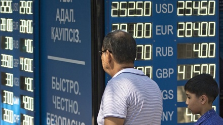 Қозоғистон президенти истеъфоси ортидан Олма-Ота банкларида доллар тугаб қолди  