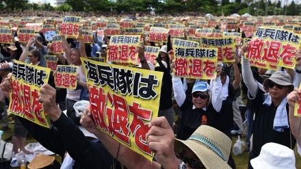 沖縄県住民が、反米軍基地デモを実施