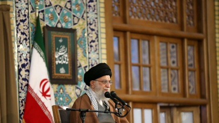 رهبر معظم انقلاب در حرم امام رضا(ع): سال جدید سال فرصت‌هاست، نه تهدیدها