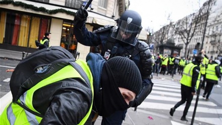 Gilets jaunes: Macron défend qui ?