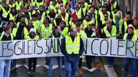Reprimen a ‘chalecos amarillos’ con gases lacrimógenos en Francia+video