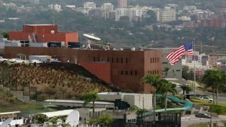 АҚШ Венесуэлладан ўз дипломатларини чиқариш қарорига келган