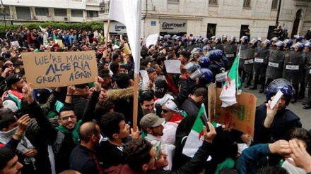 Algerians protest against President Bouteflika