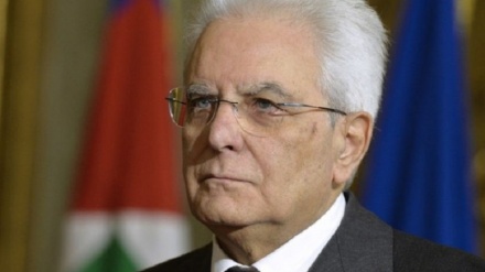 Mattarella su falsità sulla guerra in Ucraina: fondamentale stampa indipendente