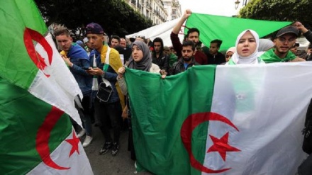 Algeria: capo esercito chiede rimozione di Bouteflika