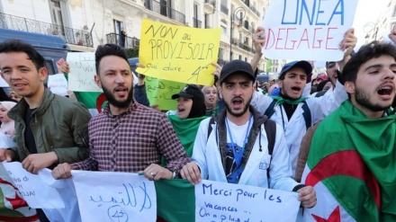 Algeria: protesta contro Bensalah