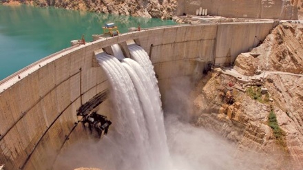 Air Bendungan Karkhe Meluap