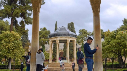 Suasana Makam Hafez Menjelang Nowruz