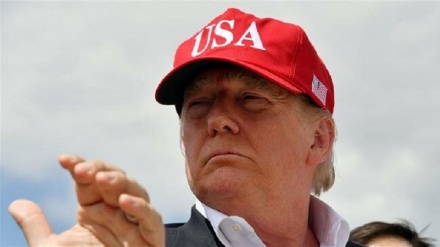 Trump threatens to close Mexican border next week