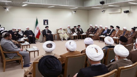 رهبر معظم انقلاب: دشمن واقعی ما امریکا است