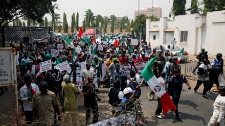 尼日利亚人民针对外国驻军举行抗议示威