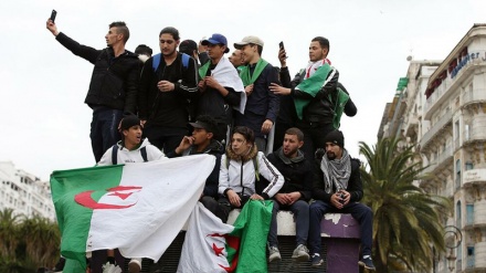 Vazhdojnë protestat në Algjeri