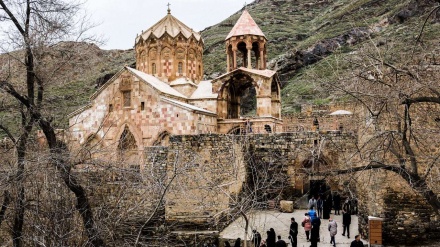 Turistët e Novruzit në kishën e Shë Stefanos në rajonin Xhulfa të Iranit