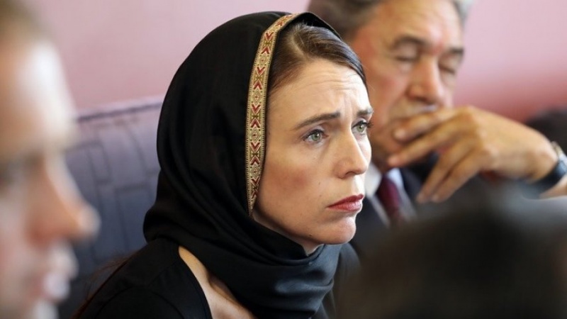 حجاب نخست وزیر نیوزیلند به احترام قربانیان حادثه تروریستی + عکس