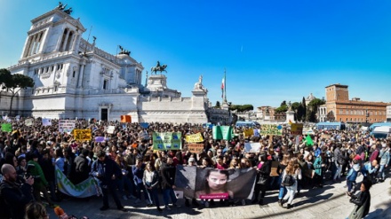 क्लाइमेट चेंज के ख़िलाफ़ दुनिया में पहली बार इतना बड़ा प्रदर्शन,  इटली के 182 शहरों के छात्रों ने किया प्रदर्शन