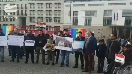 Almanya'da mukim Yemenliler ABD elçiliği önünde toplandılar