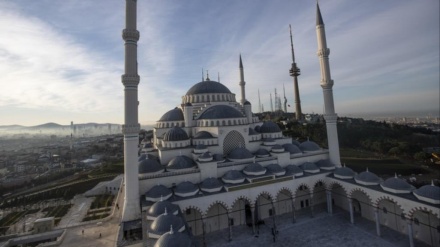 तुर्की की सबसे बड़ी मस्जिद का उदघाटन, 60 हज़ार नमाज़ी एक साथ अदा कर सकते हैं नमाज़+फ़ोटो