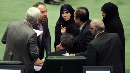 Suasana Sidang Terbuka Parlemen Iran