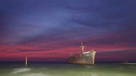 Wisatawan Nowruz di Pulau Kish