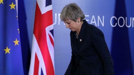 Theresa May Terus Didesak Mundur