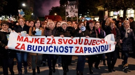 Montenegro: Thousands of protesters demand president's resignation