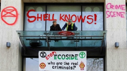 Shell HQ attacked as London climate protest turns violent