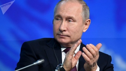 Putin paragona l'attività militare della Russia e quella della NATO