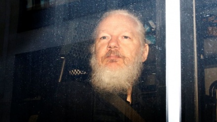 Londra, nuova udienza Wikileaks. Assange non c'è: é malato