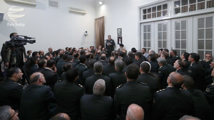 Мақоми муаззами Раҳбарӣ: Бо қочоқ ва авомили ноамнкунандаи фазои маҷозӣ бархӯрди ҷиддӣ кунед