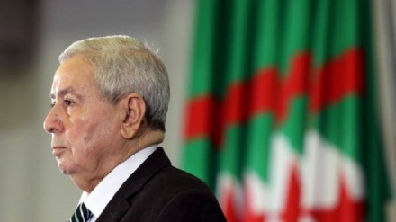Algeria: Bensalah presidente a interim ma studenti in piazza