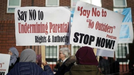 সমকামিতার বিরোধিতা করায় ব্রিটেনে স্কুল শিক্ষিকা বহিষ্কার