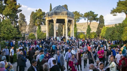 Wisatawan Nowruz di Shiraz