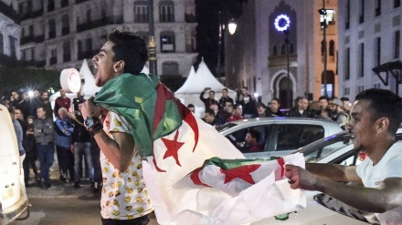 Wananchi Algeria waendelea na maandamano; wataka kukabidhiwa madaraka kwa amani