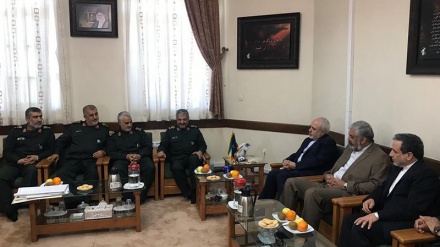 Irans Außenminister trifft sich mit Kommandeuren der Revolutionsgarden 