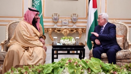 Arabia Saudite i ofron 10 miliardë dollar Mahmud Abas për ta pranuar 