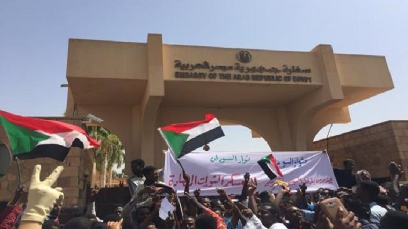 Sudan'da Mısır'ın müdahaleleri protesto edildi