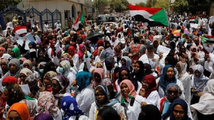 Sudan protesters hold biggest sit-in since Bashir's ouster
