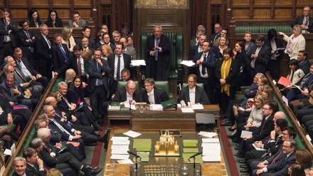 Brexit pa marrëveshje, deputetët votojnë kundër