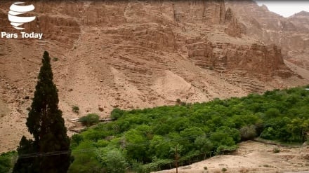 Keindahan Desa Shad Kam di Kota Bafq