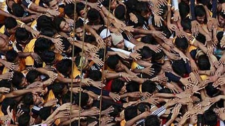 インド･ヒンドゥー教寺院で巡礼者が将棋倒し、７人死亡