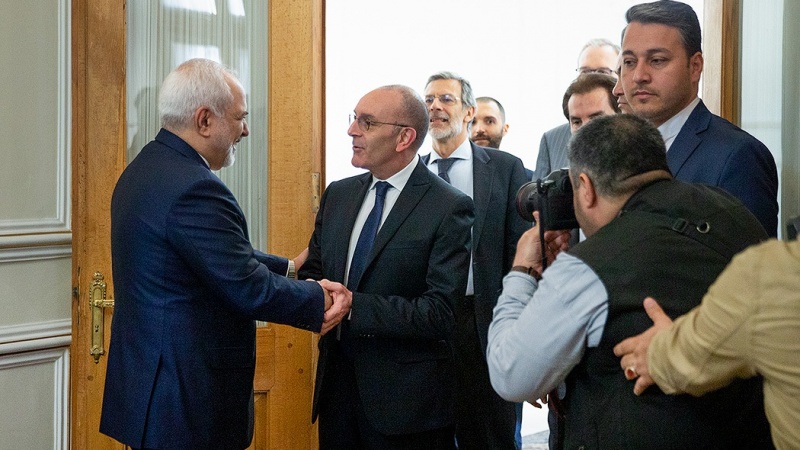 Zarif bisedon me kryetarin e komisionit për politikë të jashtëm të Senatit të Italisë