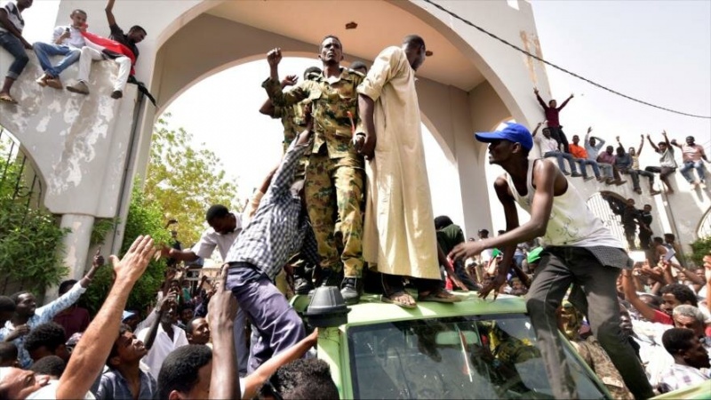Detienen a varios altos cargos de gobierno derrocado de Al-Bashir