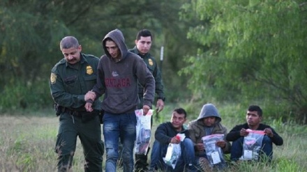 FBI arrests militiaman for detaining migrants at US-Mexico border