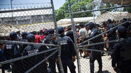 At least 100 Central American migrants arrested in Mexico