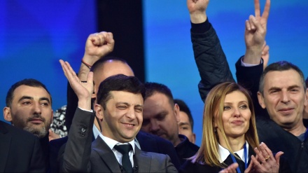 Ukrayna'da başkanlık yarışını kazanan Zelensky'den Rusya açıklaması 